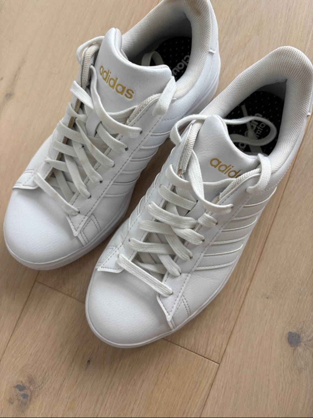 Adidas Women’s all White Cloudfoam Comfort Sneakers with Gold Logo size 6